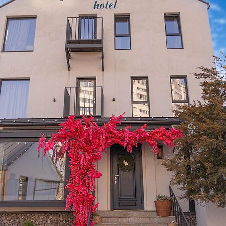 Mosh Mosh Boutique Hotel Almaty Bagian luar foto